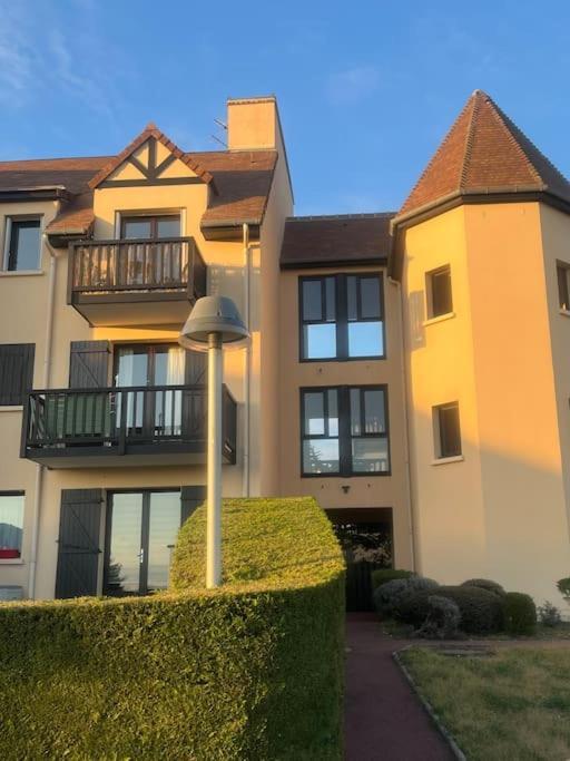 Le Rivabella Lägenhet Ouistreham Exteriör bild